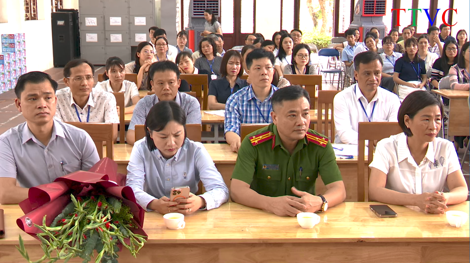 PHƯỜNG VÕ CƯỜNG THĂM, ĐỘNG VIÊN HỘI ĐỒNG THI TẠI ĐIỂM THI SỐ 43 - TRƯỜNG THPT HÀN THUYÊN.mp4